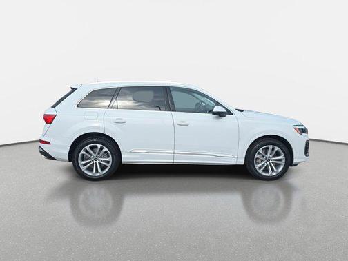 2025 Audi Q7 45 Premium