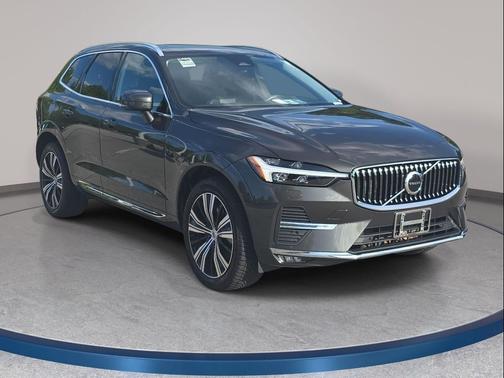 Pine Grey Metallic 2022 Volvo XC60 B6 Inscription