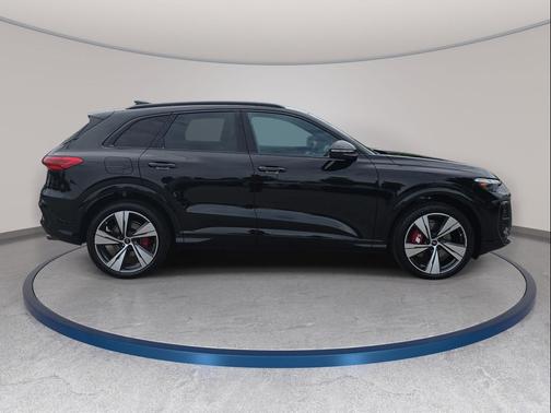 Mythos Black Metallic 2026 Audi SQ5 3.0T Premium Plus
