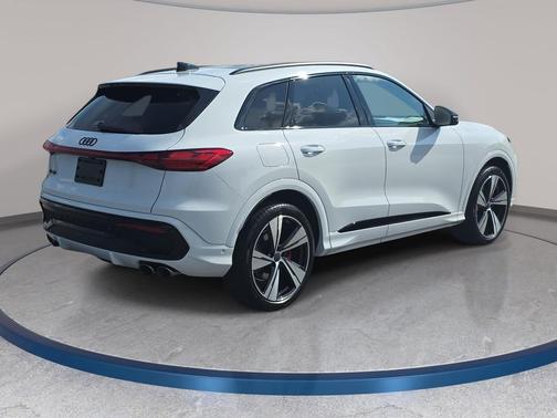 Glacier White 2026 Audi SQ5 3.0T Prestige