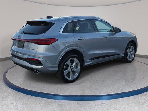 Florett Silver Metallic 2025 Audi Q5 Premium Plus TFSI quattro S tronic