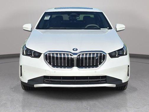 Mineral White Metallic 2024 BMW i5 eDrive40