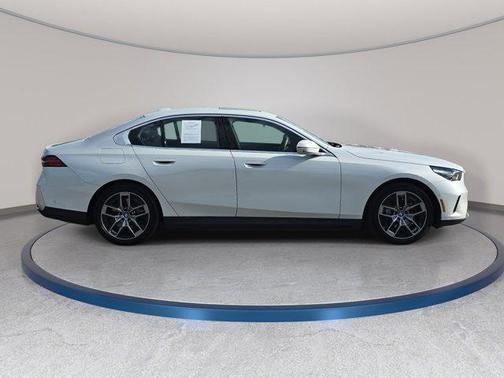 Mineral White Metallic 2024 BMW i5 eDrive40