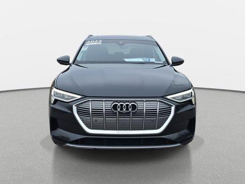 2022 Audi e-tron Premium Plus