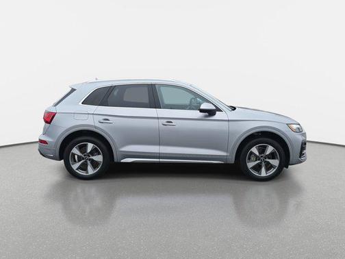 2022 Audi Q5 40 Premium Plus