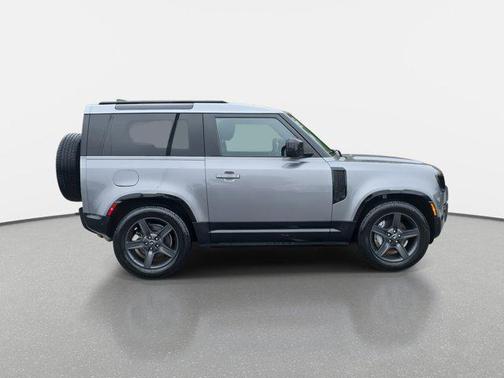 2024 Land Rover Defender 90 P400 X-Dynamic SE