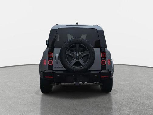 2024 Land Rover Defender 90 P400 X-Dynamic SE