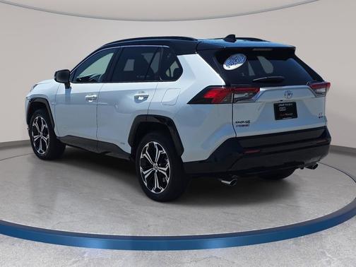 Wind Chill Pearl/Midnight Black Metallic 2025 Toyota RAV4 Hybrid SE