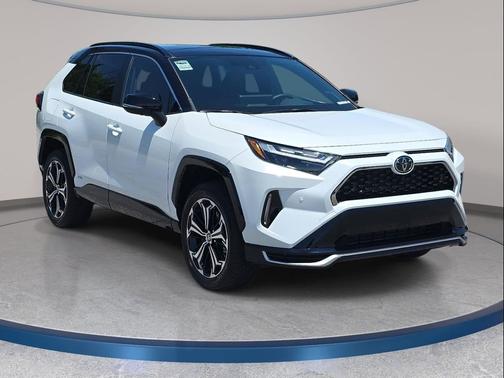 Wind Chill Pearl/Midnight Black Metallic 2025 Toyota RAV4 Hybrid SE