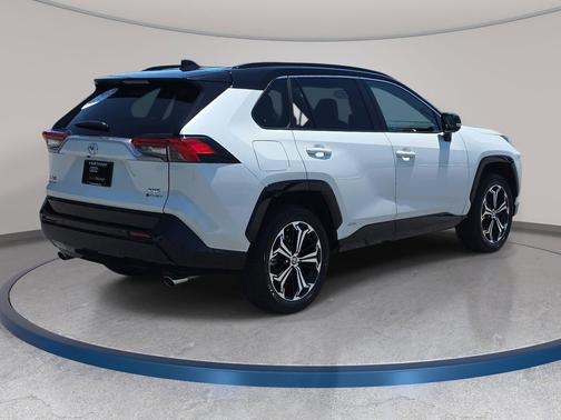 Wind Chill Pearl/Midnight Black Metallic 2025 Toyota RAV4 Hybrid SE