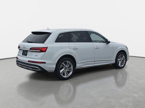 2022 Audi Q7 55 Premium Plus
