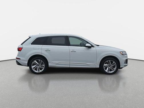 2022 Audi Q7 55 Premium Plus