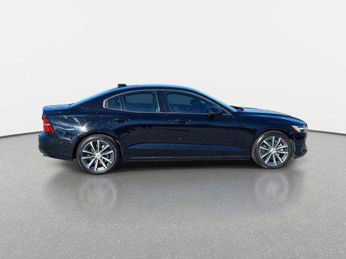 2021 Volvo S60 T5 Momentum