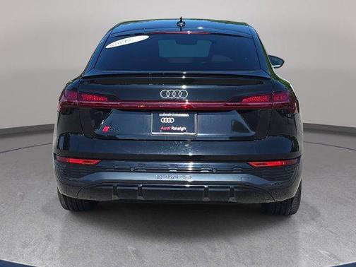 Mythos Black Metallic 2024 Audi Q8 e-tron Premium Plus