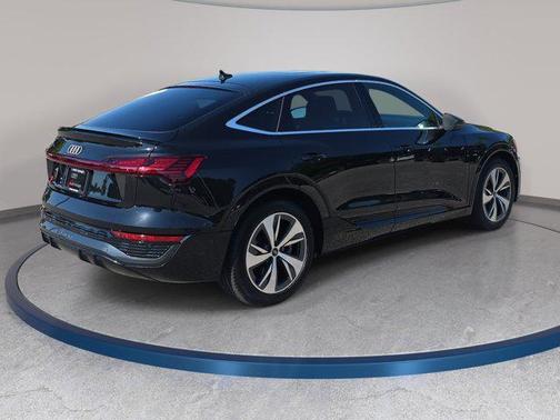 Mythos Black Metallic 2024 Audi Q8 e-tron Premium Plus