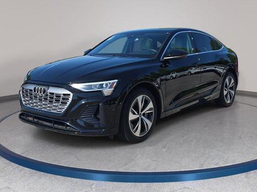 Mythos Black Metallic 2024 Audi Q8 e-tron Premium Plus