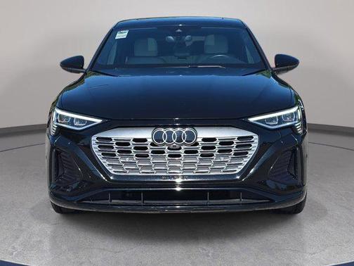 Mythos Black Metallic 2024 Audi Q8 e-tron Premium Plus