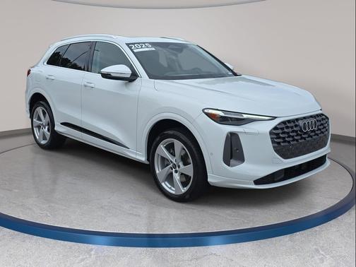 Glacier White Metallic 2025 Audi Q5 Premium Plus TFSI quattro S tronic