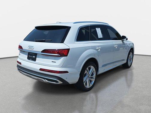 2023 Audi Q7 45 Premium Plus