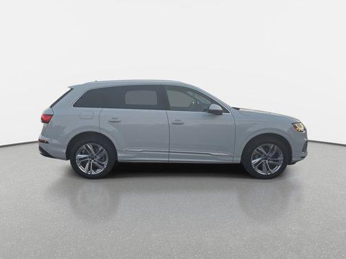 2023 Audi Q7 45 Premium Plus