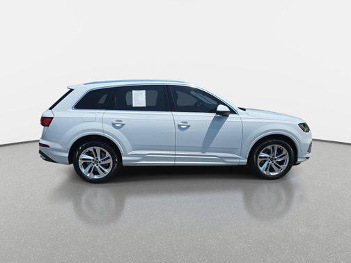 2023 Audi Q7 45 Premium Plus