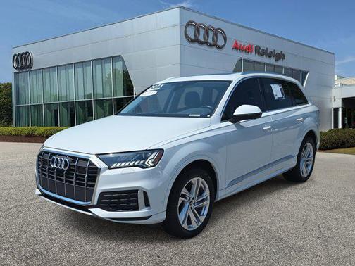 2023 Audi Q7 45 Premium Plus