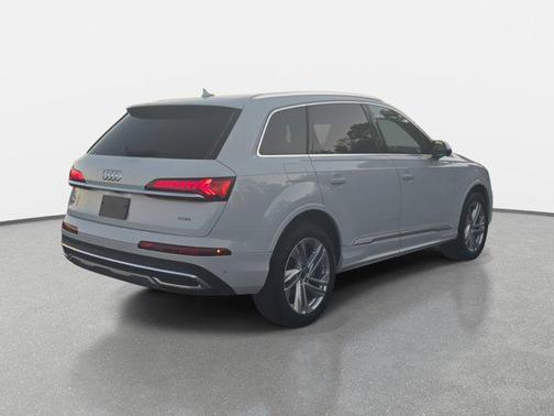 2023 Audi Q7 45 Premium Plus