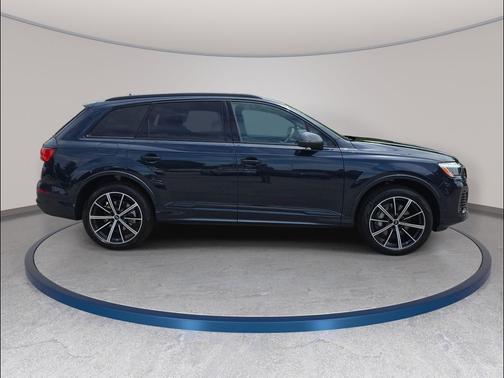 Waitomo Blue Metallic 2026 Audi Q7 45 Premium Plus