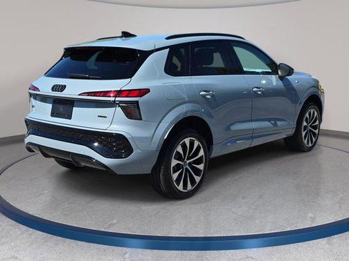 Arrow Gray Pearl Effect 2026 Audi Q3 TFSI quattro S tronic