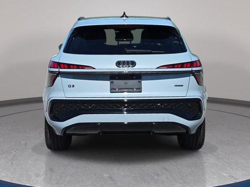 Arrow Gray Pearl Effect 2026 Audi Q3 TFSI quattro S tronic