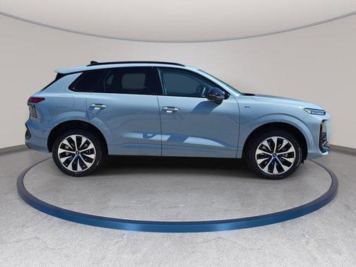 Arrow Gray Pearl Effect 2026 Audi Q3 TFSI quattro S tronic