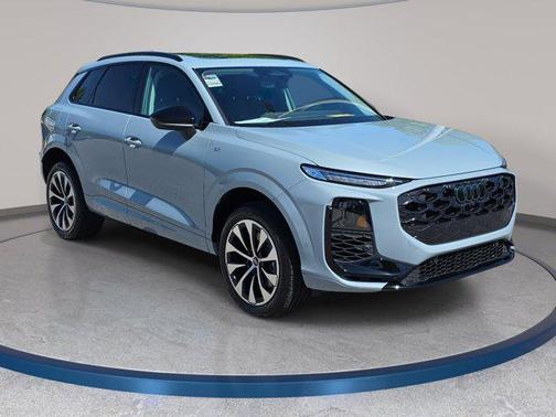 Arrow Gray Pearl Effect 2026 Audi Q3 TFSI quattro S tronic