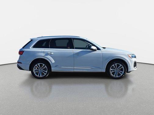 2025 Audi Q7 45 Premium Plus