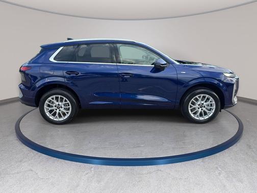 Navarra Blue Metallic 2026 Audi Q3 TFSI quattro S tronic