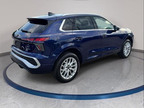 Navarra Blue Metallic 2026 Audi Q3 TFSI quattro S tronic