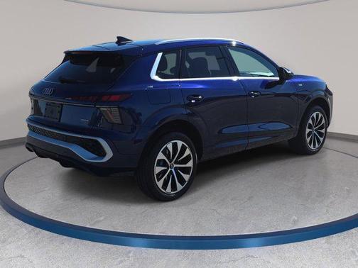 Navarra Blue Metallic 2026 Audi Q3 TFSI quattro S tronic