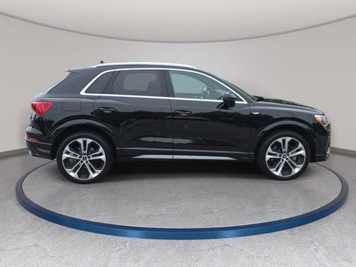 Mythos Black Metallic 2021 Audi Q3 45 S line Premium