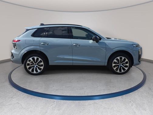 Arrow Gray Pearl Effect 2026 Audi Q3 TFSI quattro S tronic