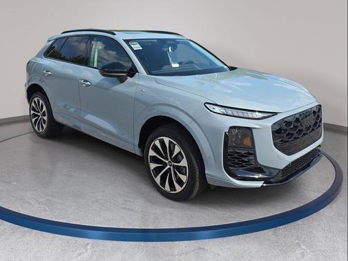 Arrow Gray Pearl Effect 2026 Audi Q3 TFSI quattro S tronic
