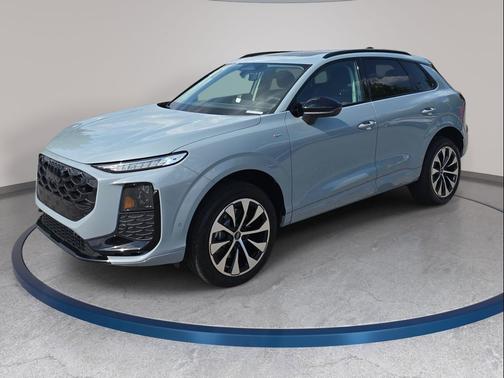 Arrow Gray Pearl Effect 2026 Audi Q3 TFSI quattro S tronic
