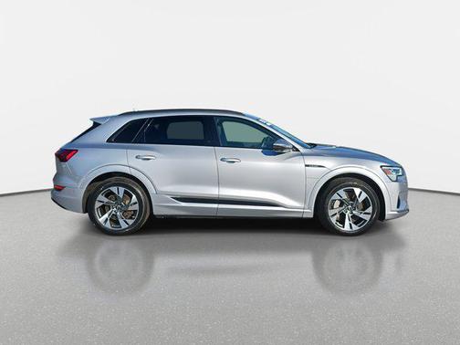 2022 Audi e-tron Premium