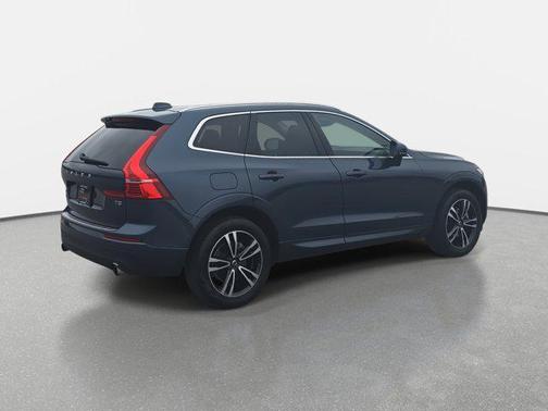 2021 Volvo XC60 T5 Momentum