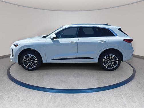 Glacier White Metallic 2026 Audi Q5 Premium TFSI quattro S tronic