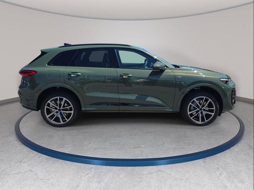 District Green Metallic 2026 Audi Q5 Premium Plus TFSI quattro S tronic