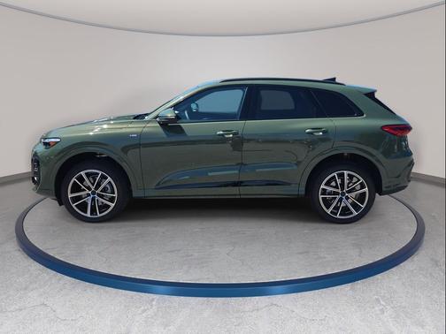 District Green Metallic 2026 Audi Q5 Premium Plus TFSI quattro S tronic