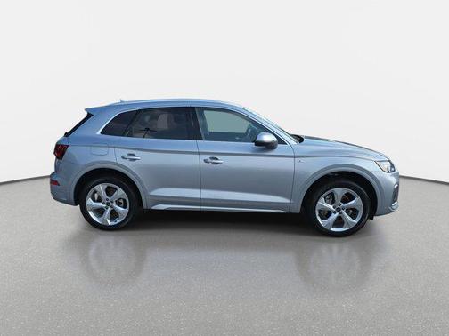 2022 Audi Q5 45 S line Premium Plus