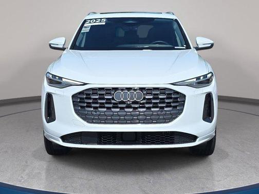 Glacier White Metallic 2025 Audi Q5 Premium Plus TFSI quattro S tronic
