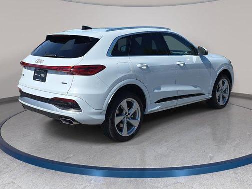 Glacier White Metallic 2025 Audi Q5 Premium Plus TFSI quattro S tronic
