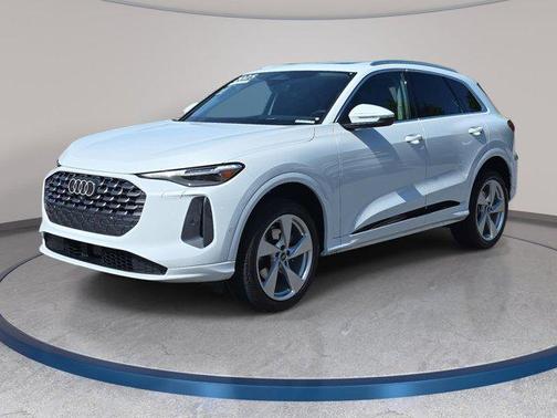 Glacier White Metallic 2025 Audi Q5 Premium Plus TFSI quattro S tronic