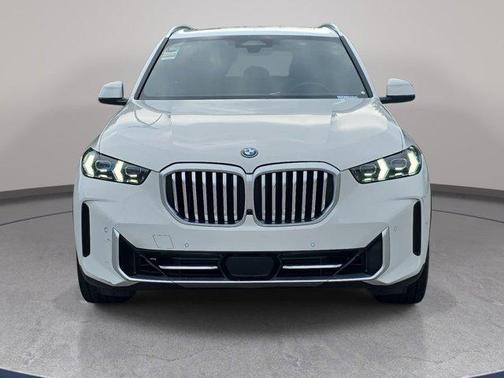 Alpine White 2025 BMW X5 PHEV xDrive50e